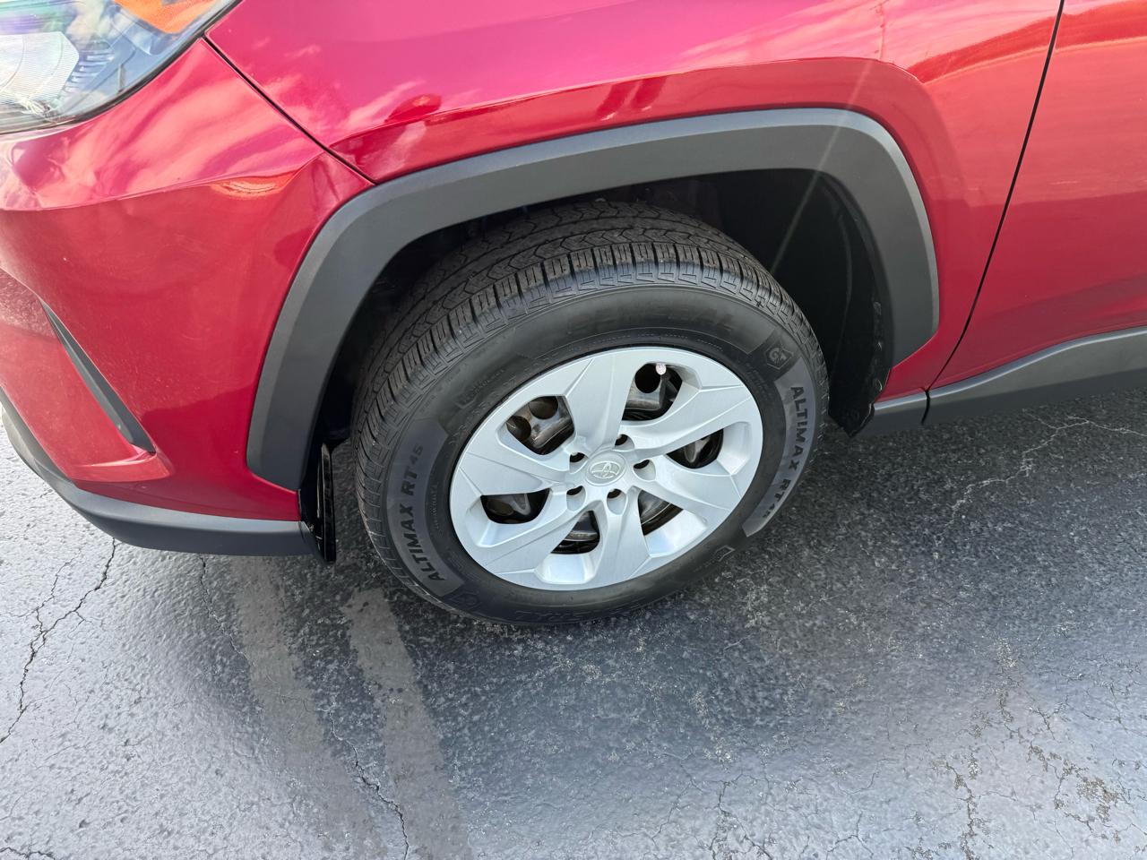 Toyota RAV4 LE FWD (Natl) 2019