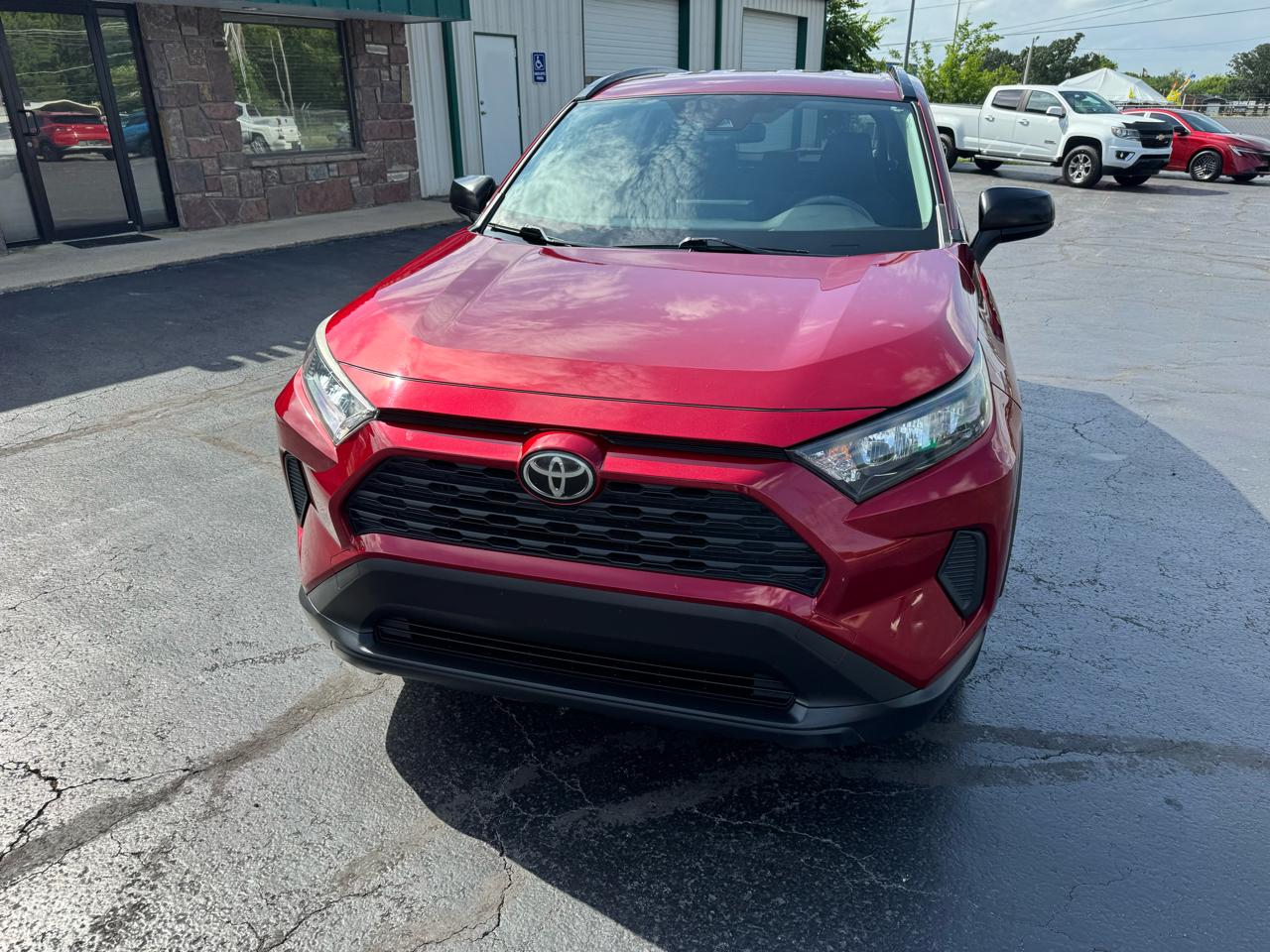 Toyota RAV4 LE FWD (Natl) 2019