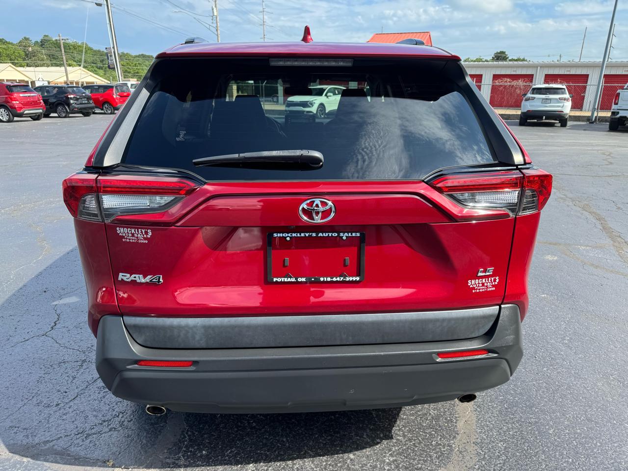 Toyota RAV4 LE FWD (Natl) 2019