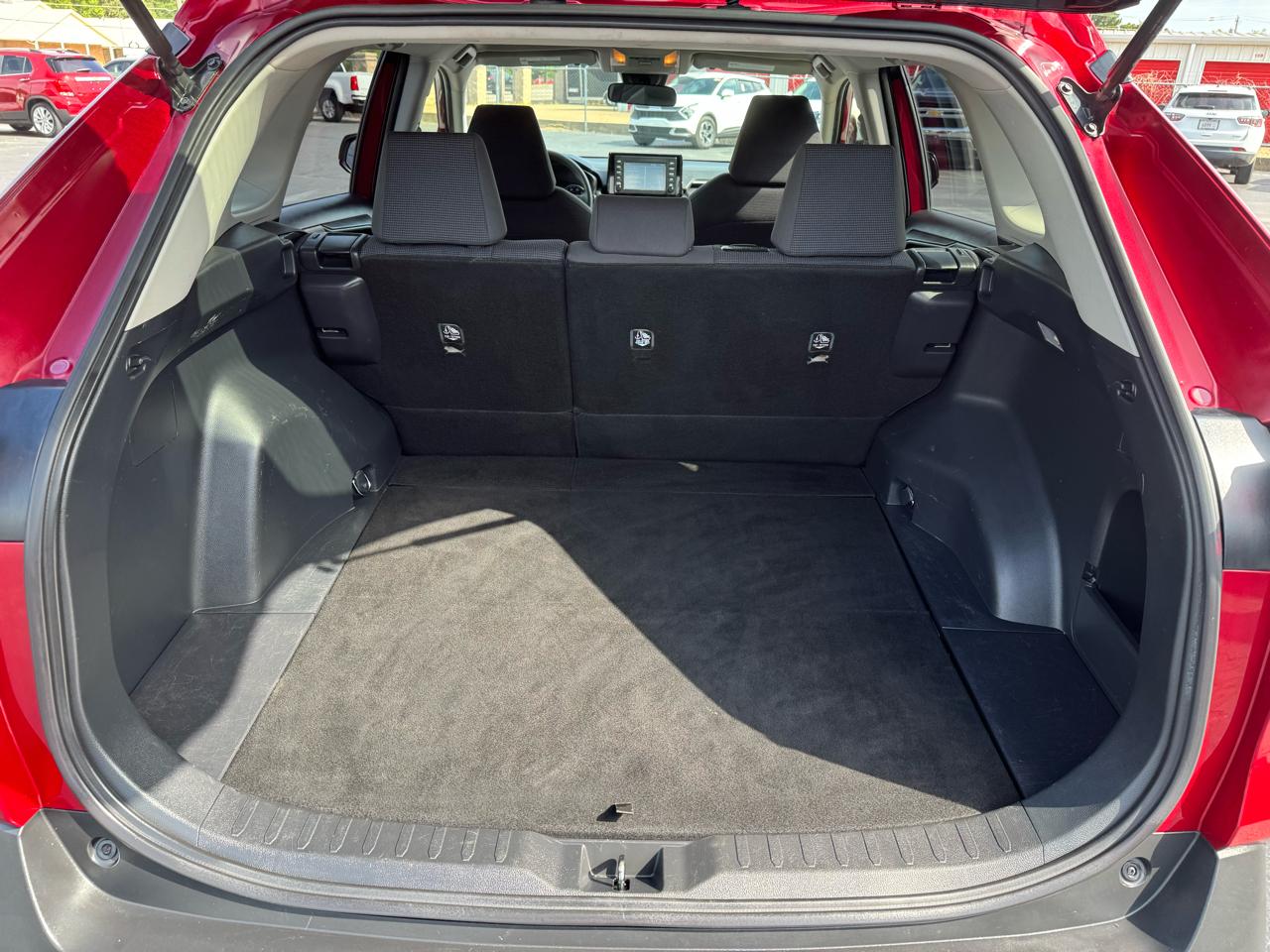 Toyota RAV4 LE FWD (Natl) 2019
