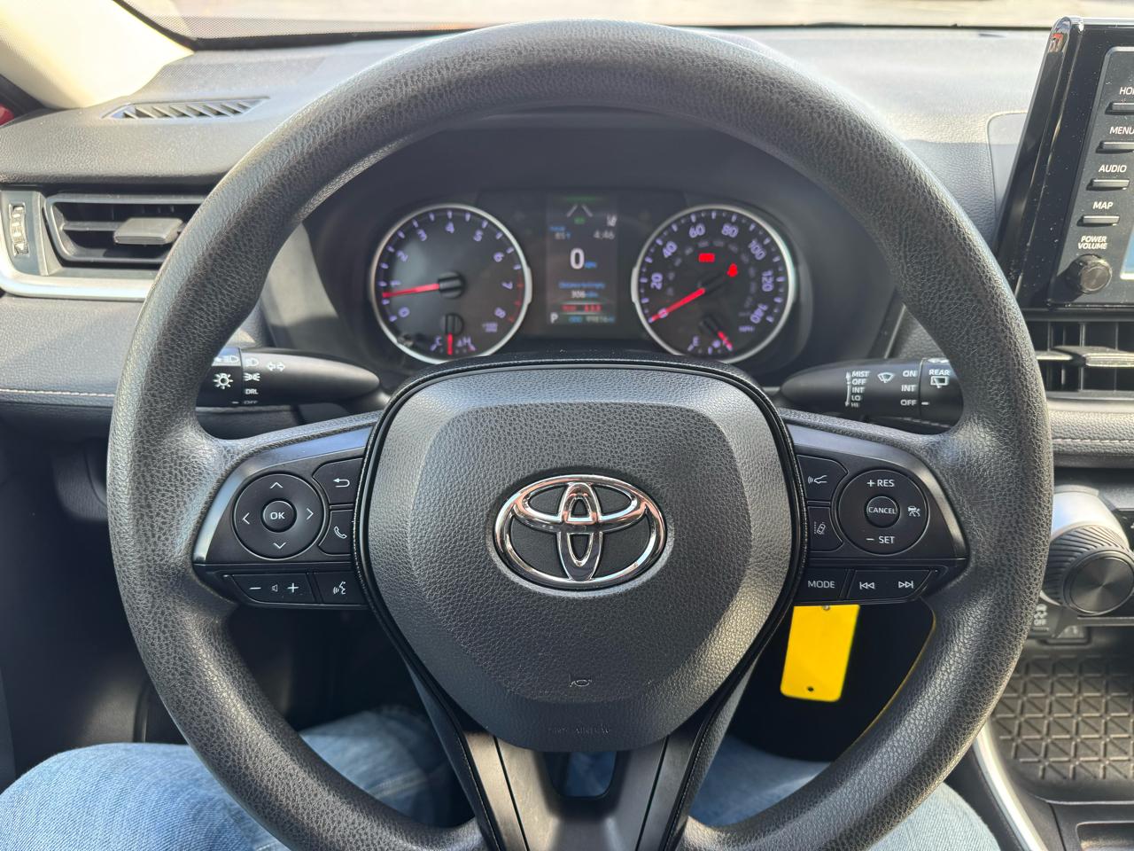 Toyota RAV4 LE FWD (Natl) 2019
