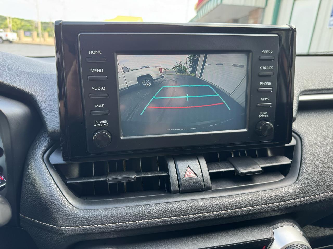 Toyota RAV4 LE FWD (Natl) 2019