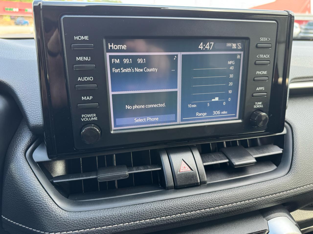Toyota RAV4 LE FWD (Natl) 2019