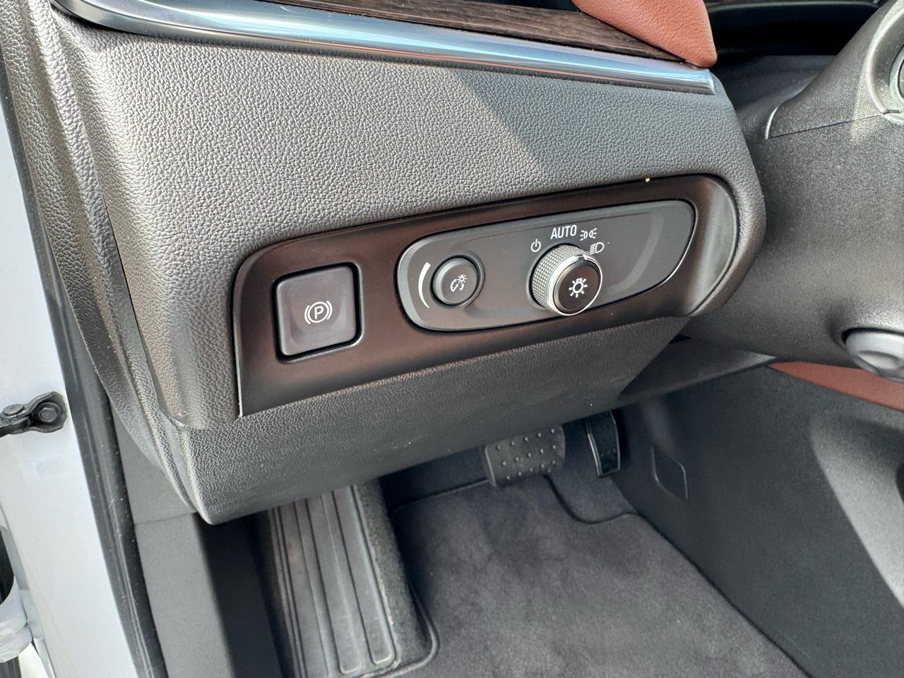 Buick Enclave FWD 4dr Avenir 2021