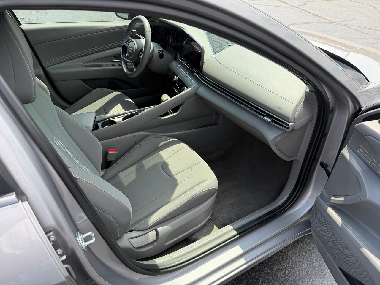 Hyundai Elantra SEL Convenience IVT 2025