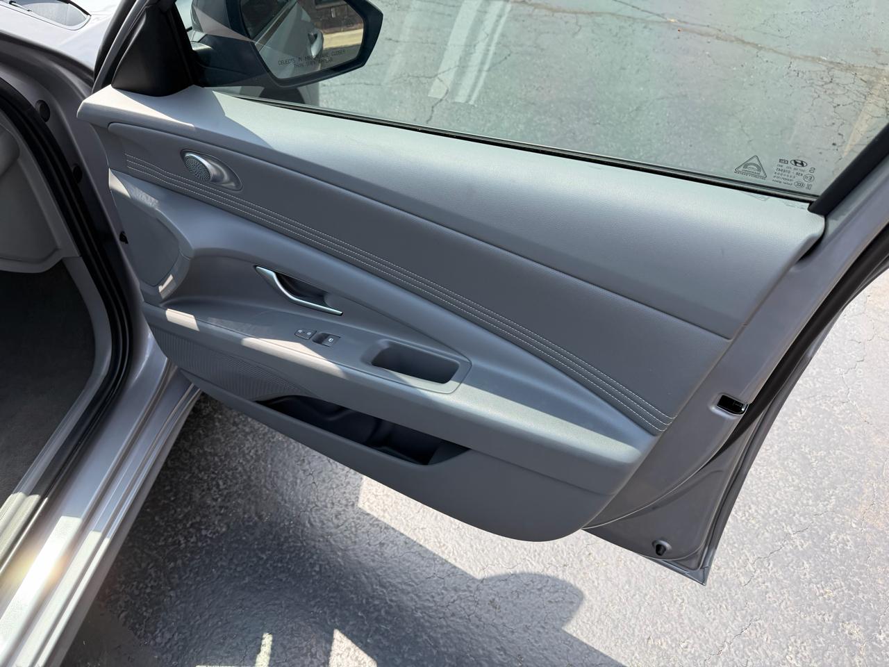 Hyundai Elantra SEL Convenience IVT 2025