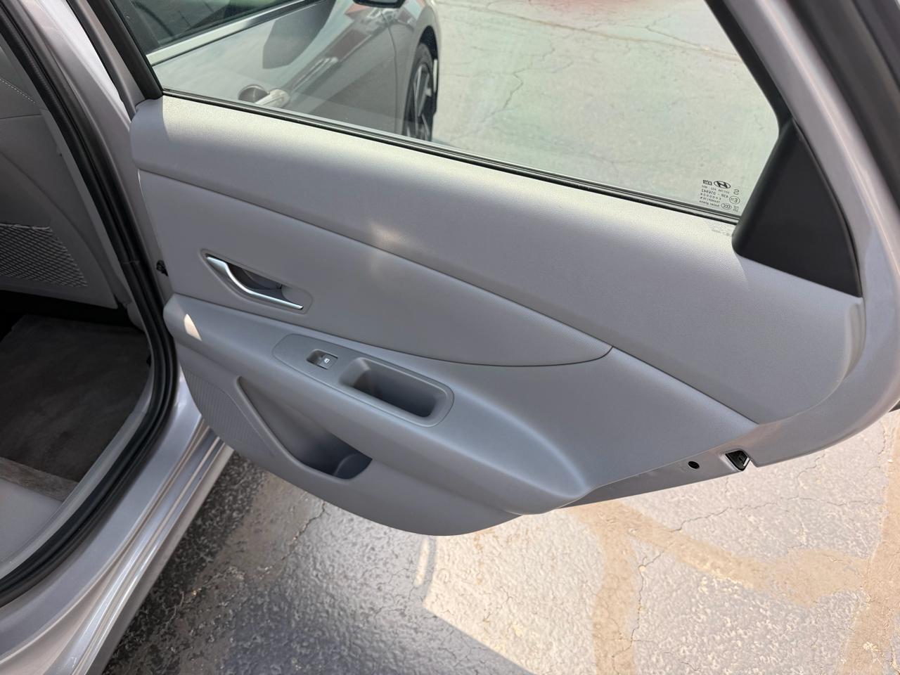 Hyundai Elantra SEL Convenience IVT 2025