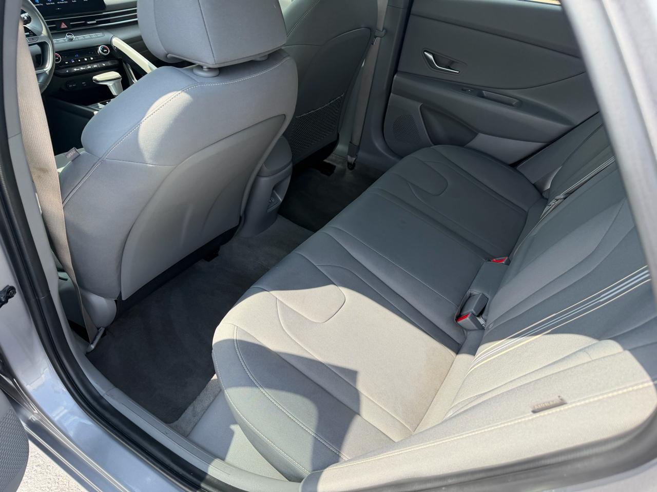 Hyundai Elantra SEL Convenience IVT 2025