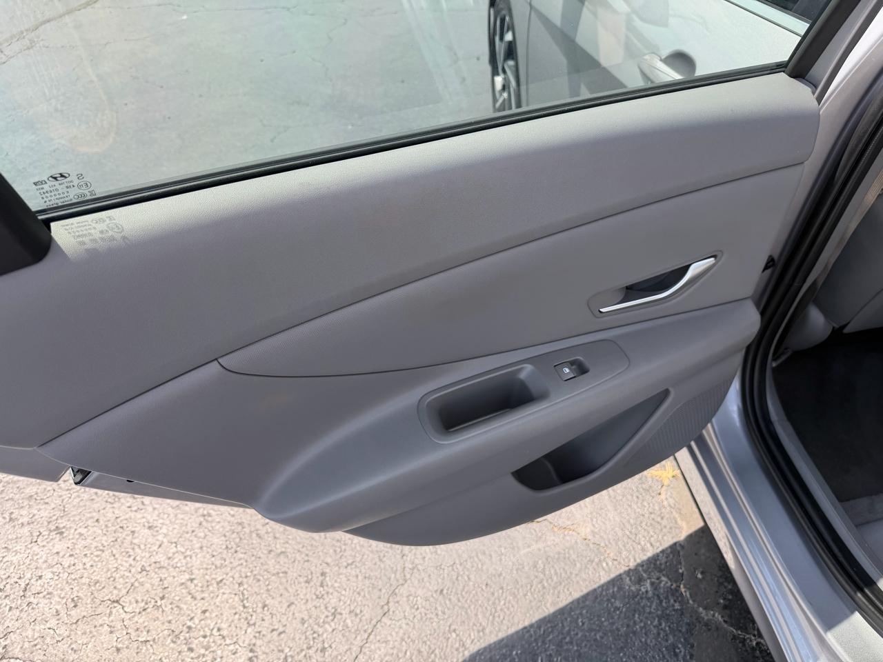 Hyundai Elantra SEL Convenience IVT 2025