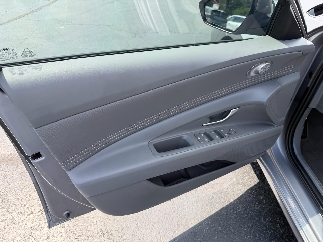 Hyundai Elantra SEL Convenience IVT 2025