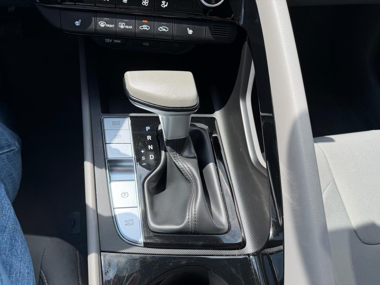 Hyundai Elantra SEL Convenience IVT 2025