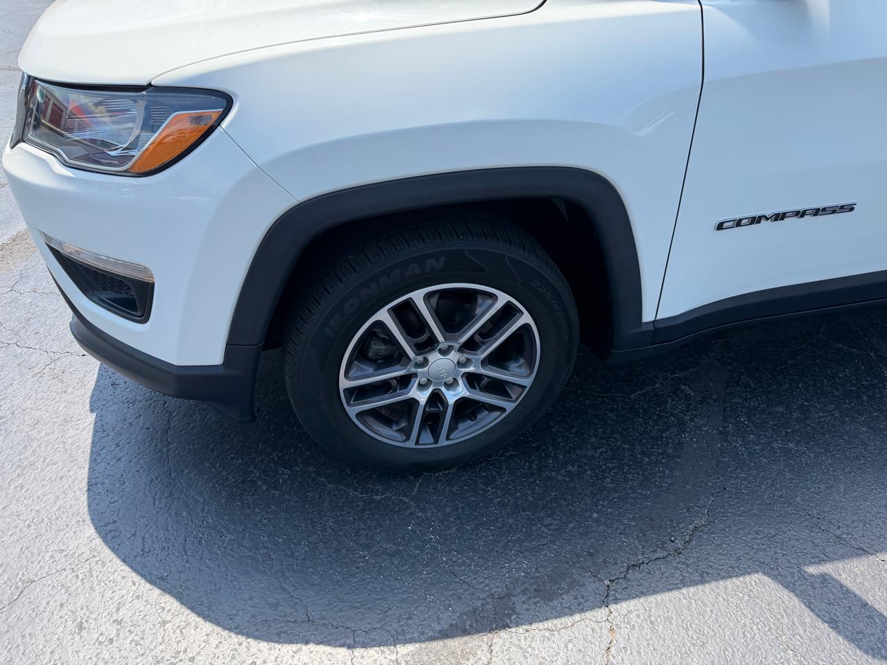 Jeep Compass Latitude w/Sun/Wheel Pkg FWD 2019