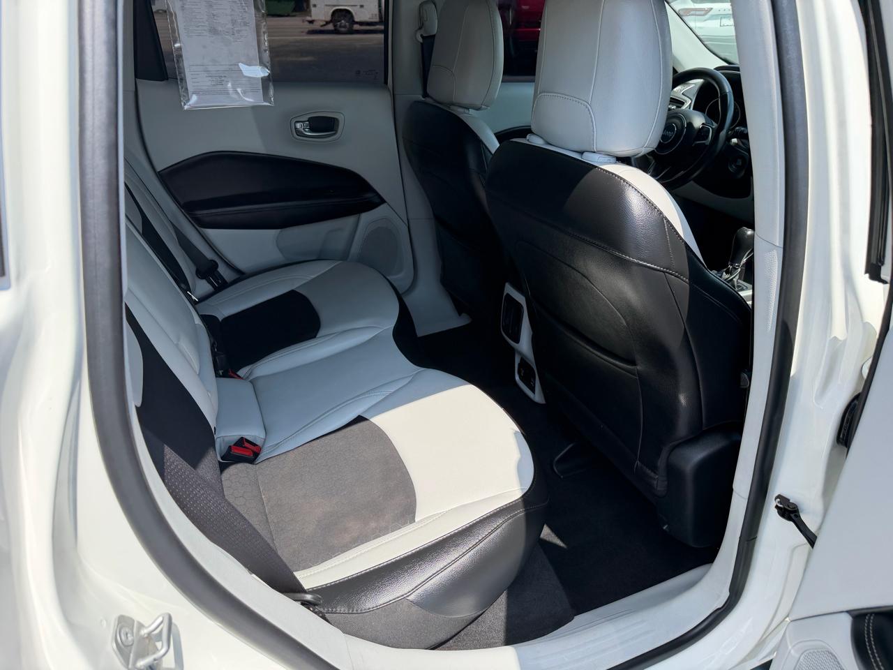 Jeep Compass Latitude w/Sun/Wheel Pkg FWD 2019