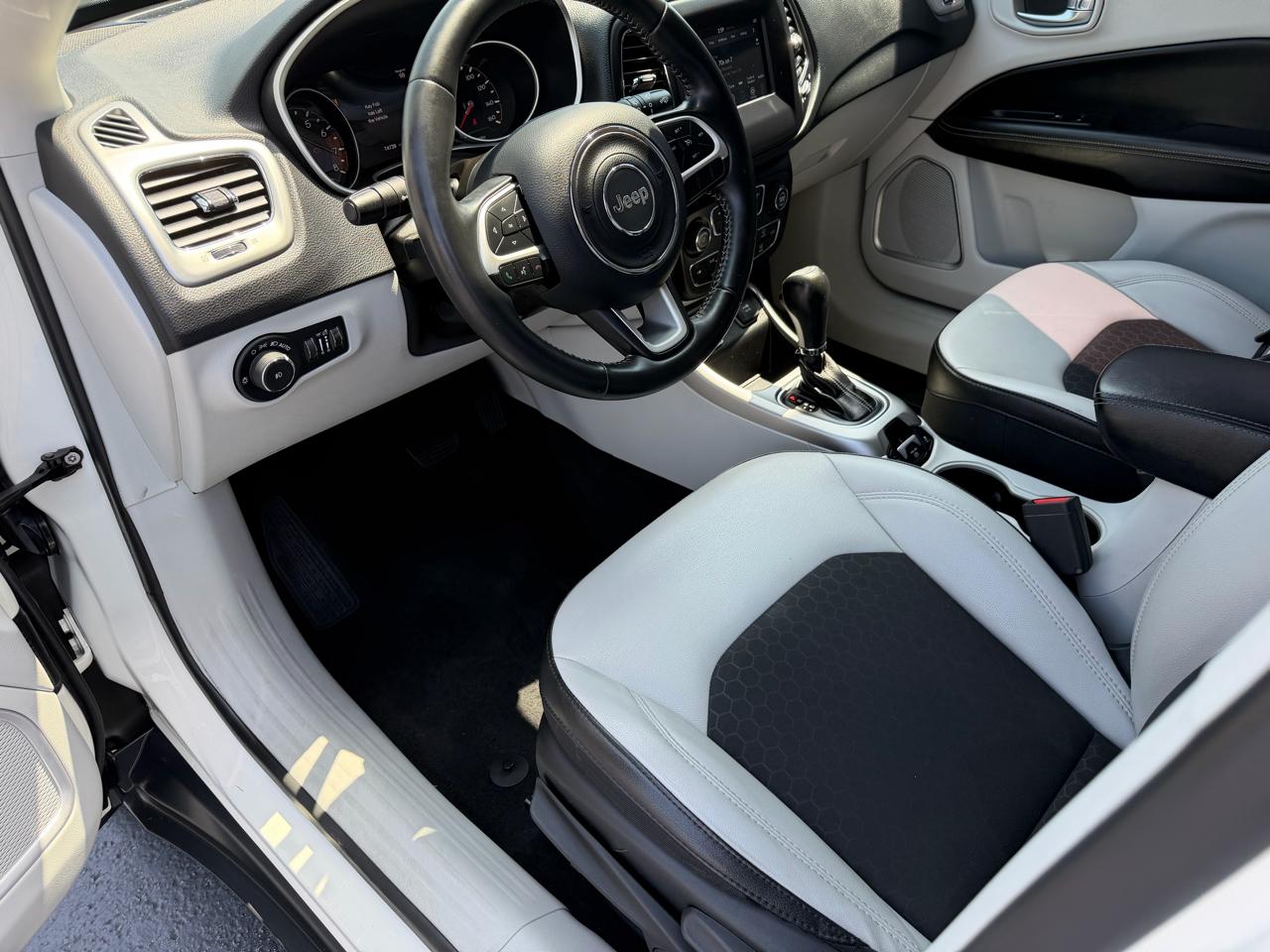 Jeep Compass Latitude w/Sun/Wheel Pkg FWD 2019