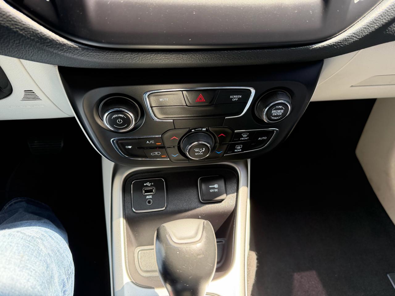 Jeep Compass Latitude w/Sun/Wheel Pkg FWD 2019