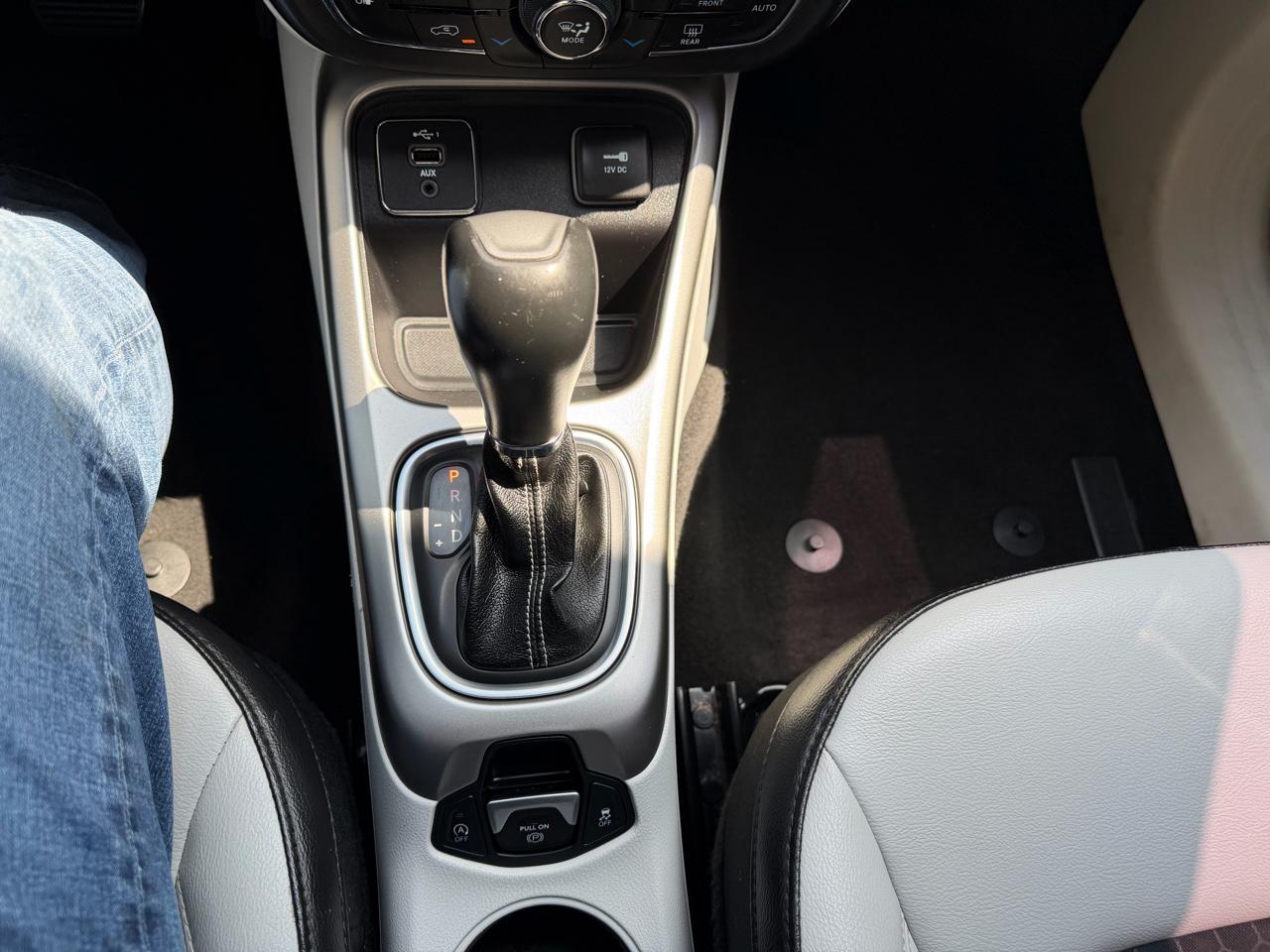 Jeep Compass Latitude w/Sun/Wheel Pkg FWD 2019