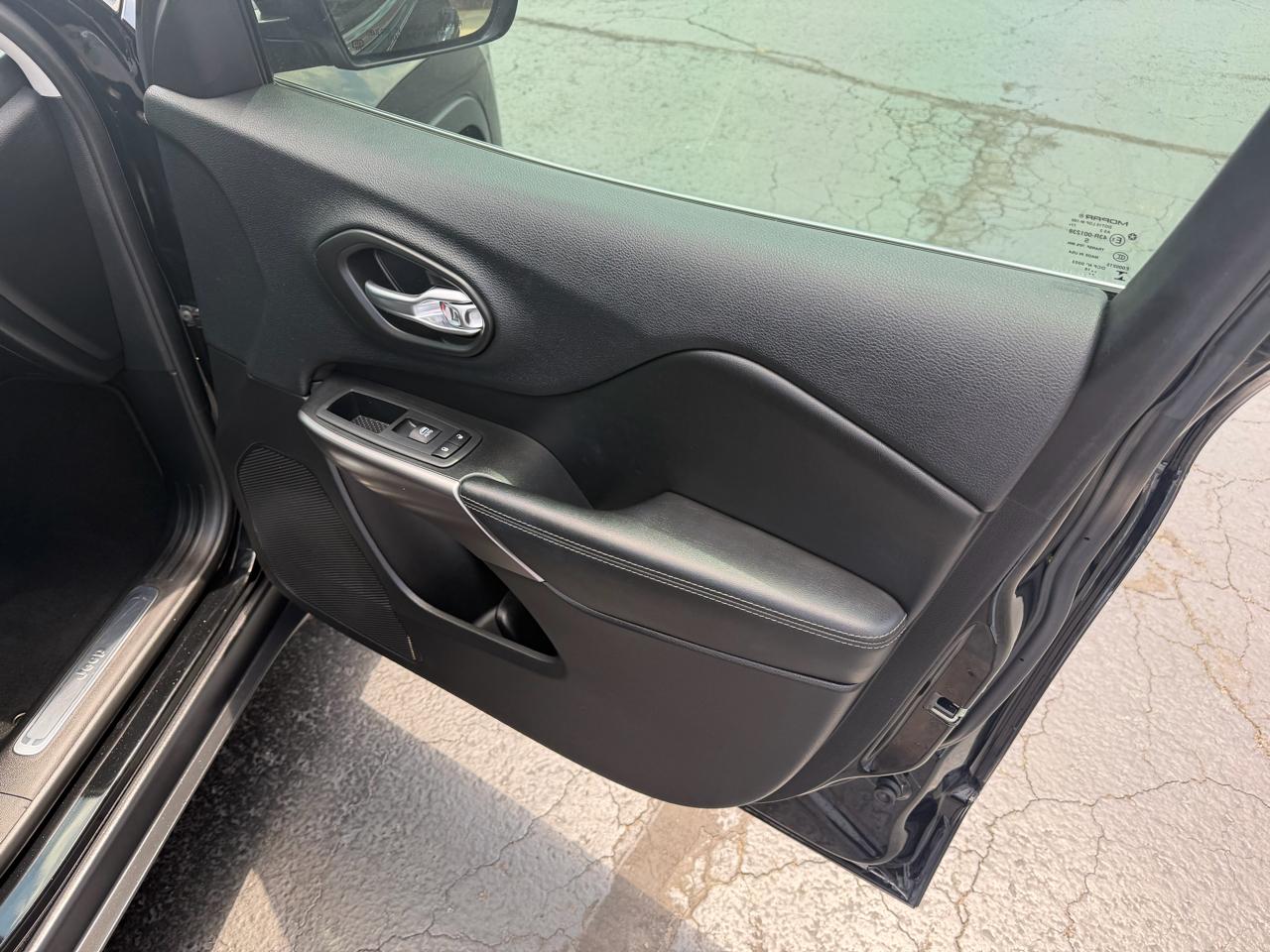 Jeep Cherokee Limited FWD 2019