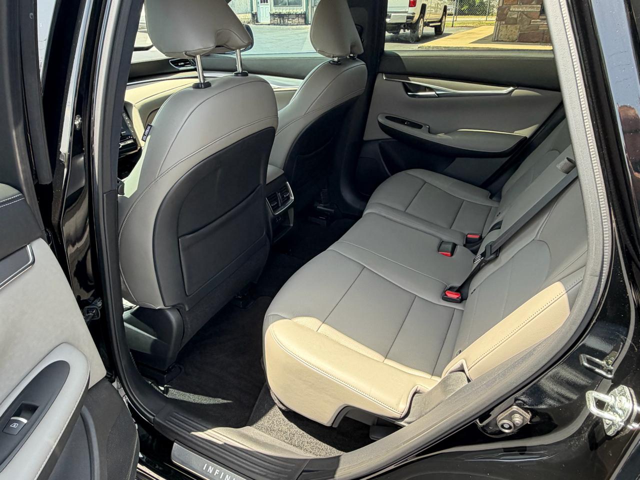 Infiniti QX50 LUXE FWD 2023