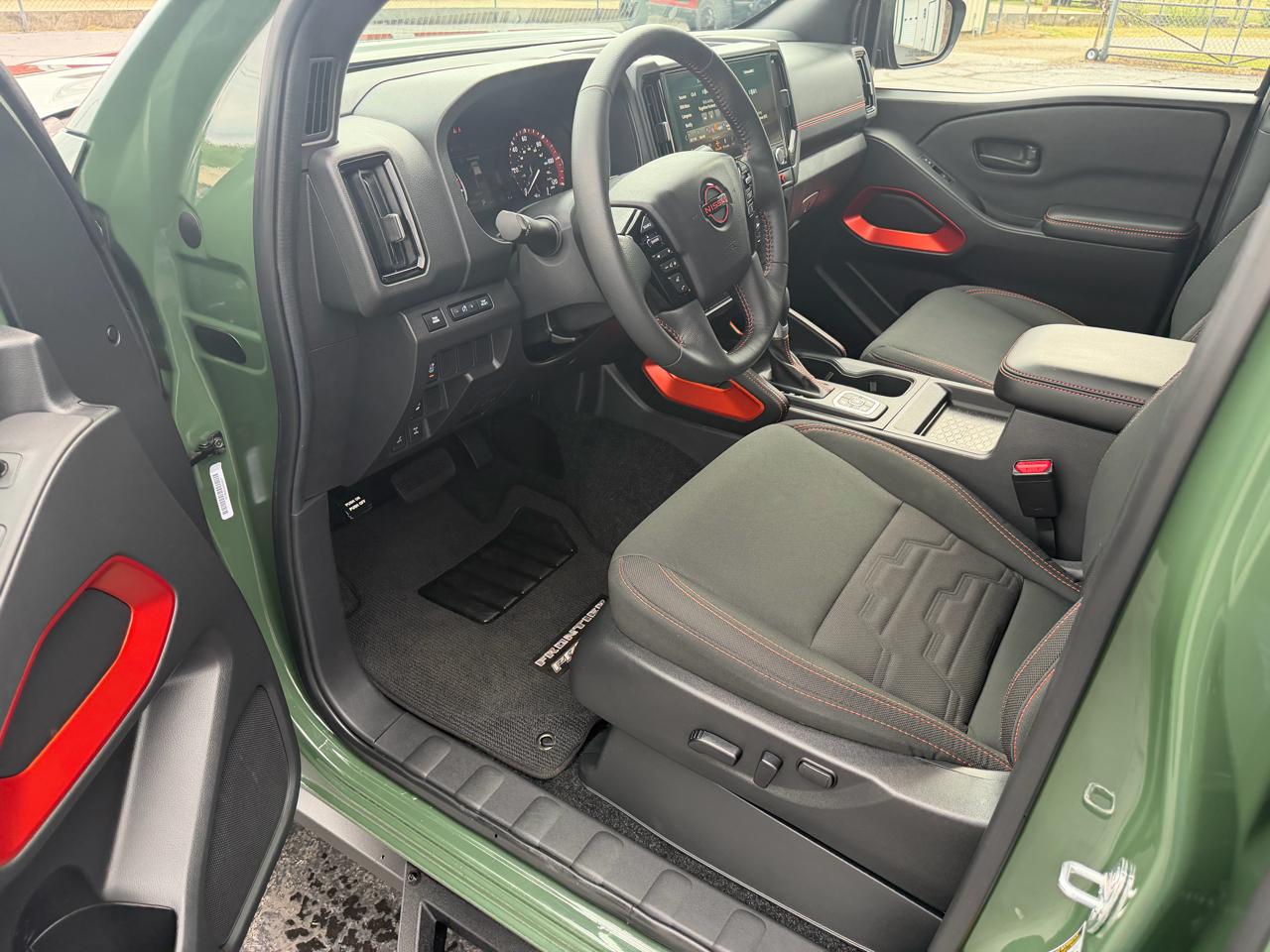 Nissan Frontier Crew Cab 4x4 PRO-4X 2026