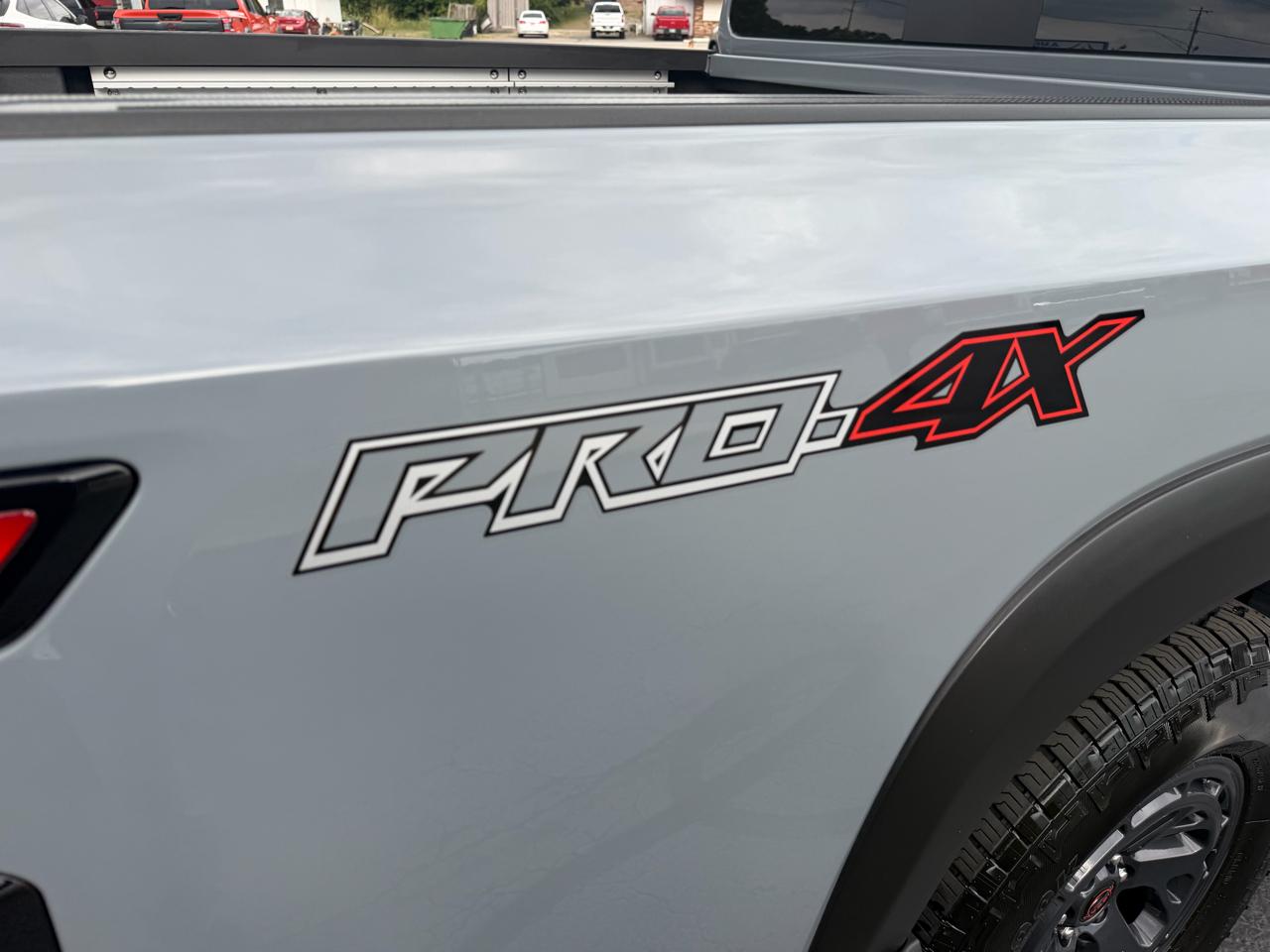Nissan Frontier Crew Cab 4x4 PRO-4X 2025