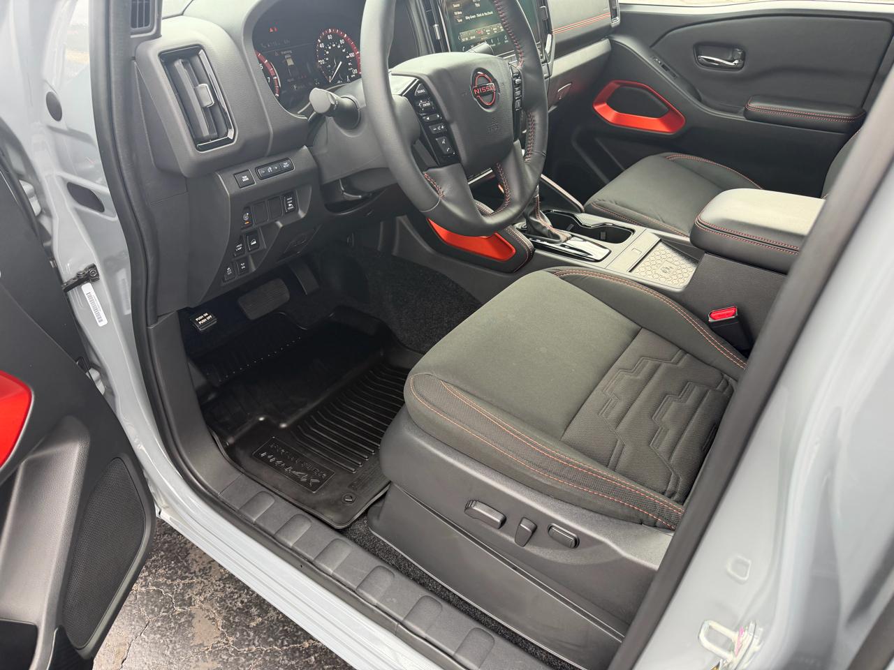 Nissan Frontier Crew Cab 4x4 PRO-4X 2025