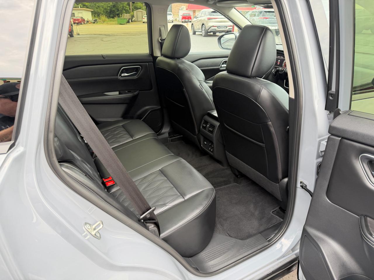 Nissan Rogue FWD Platinum 2025