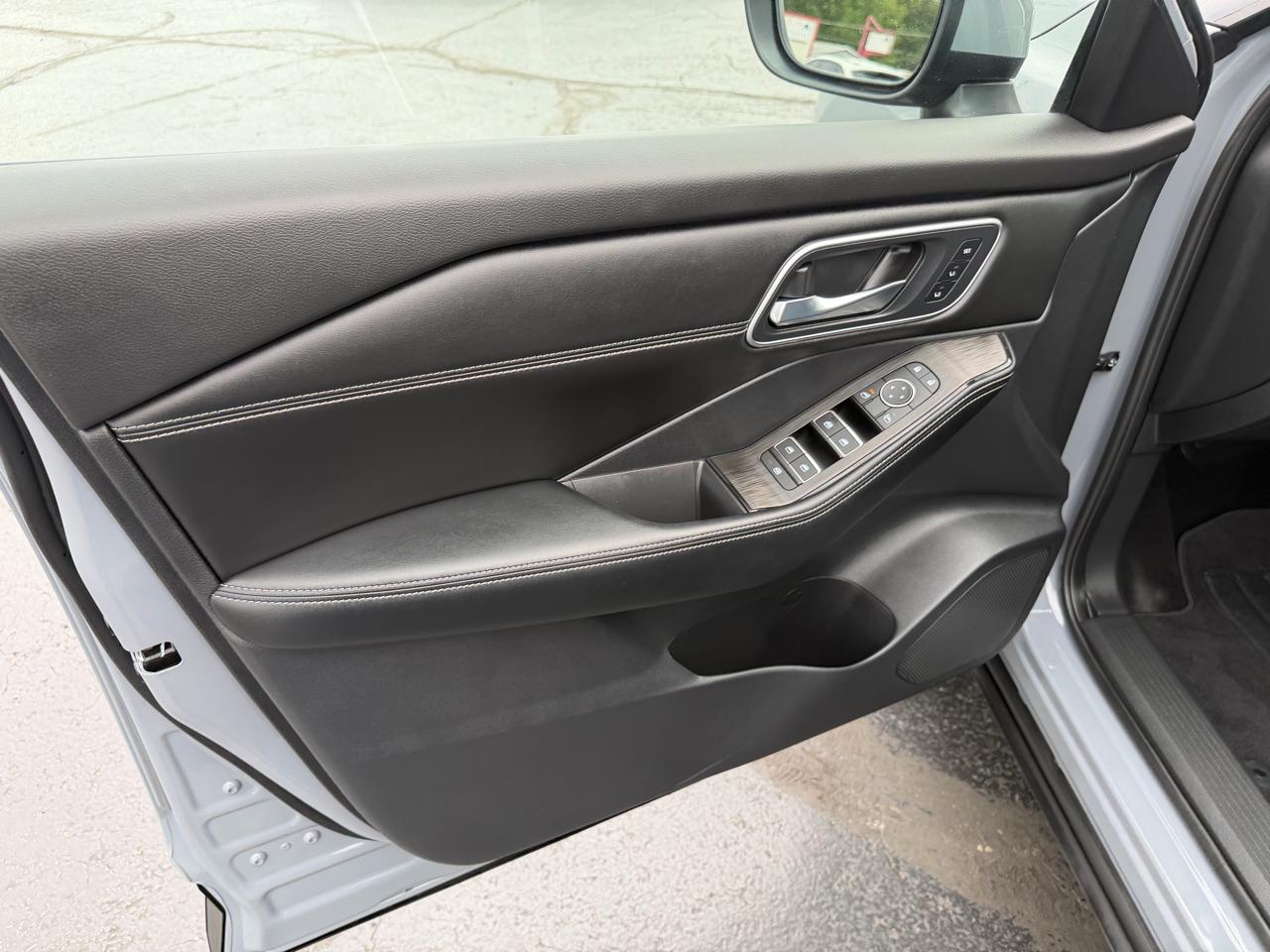 Nissan Rogue FWD Platinum 2025