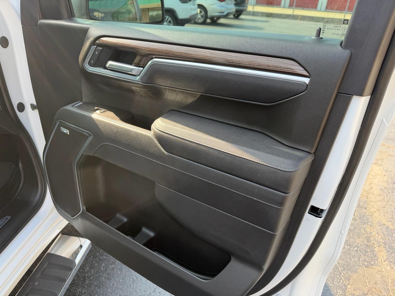 Chevrolet Silverado 1500 4WD Crew Cab 147" RST 2025