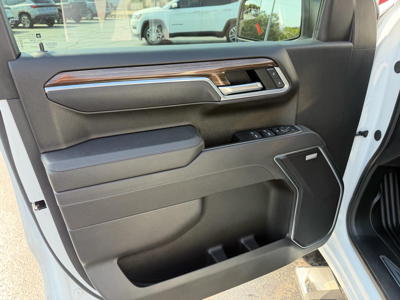 Chevrolet Silverado 1500 4WD Crew Cab 147" RST 2025