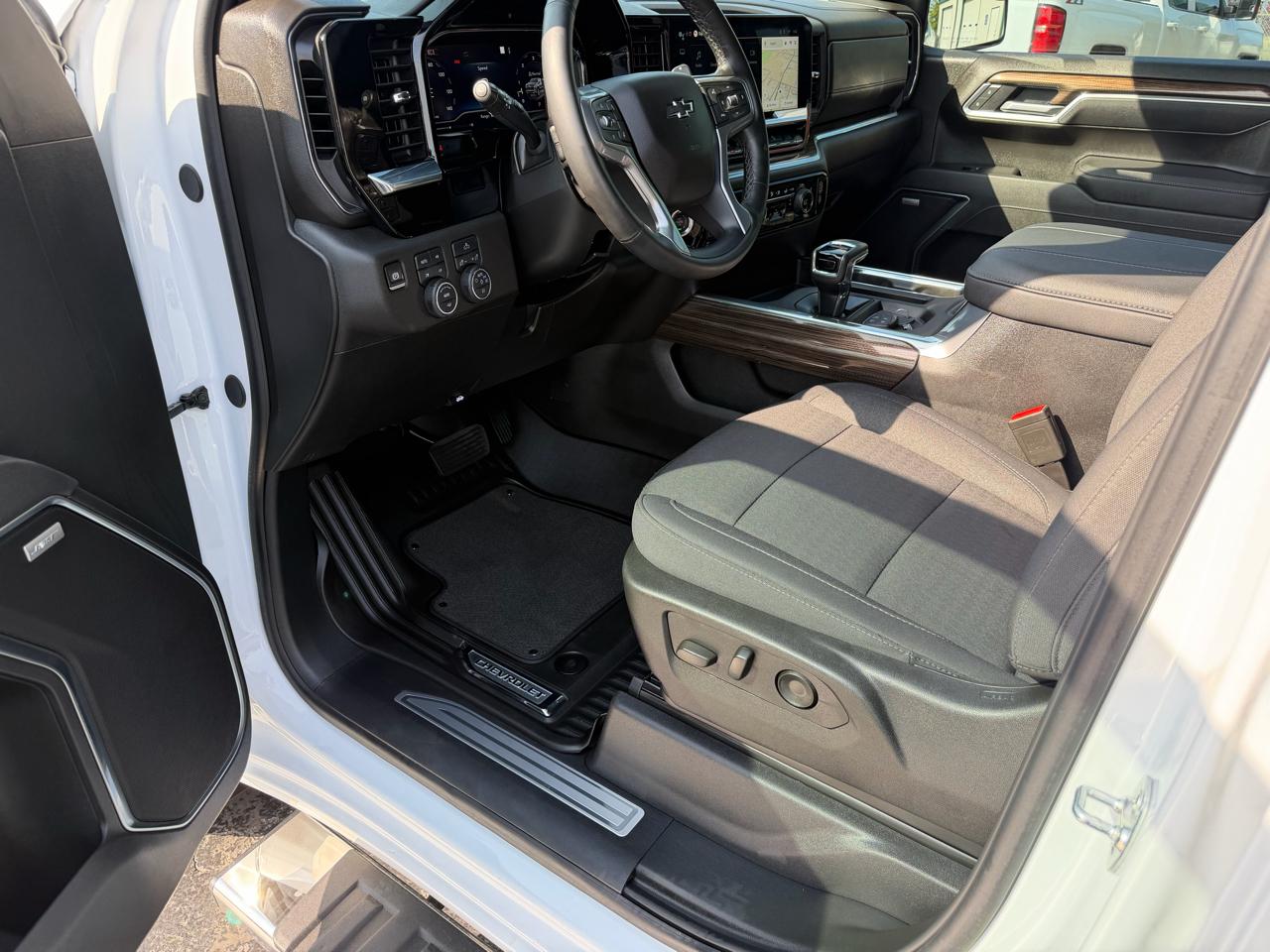 Chevrolet Silverado 1500 4WD Crew Cab 147" RST 2025