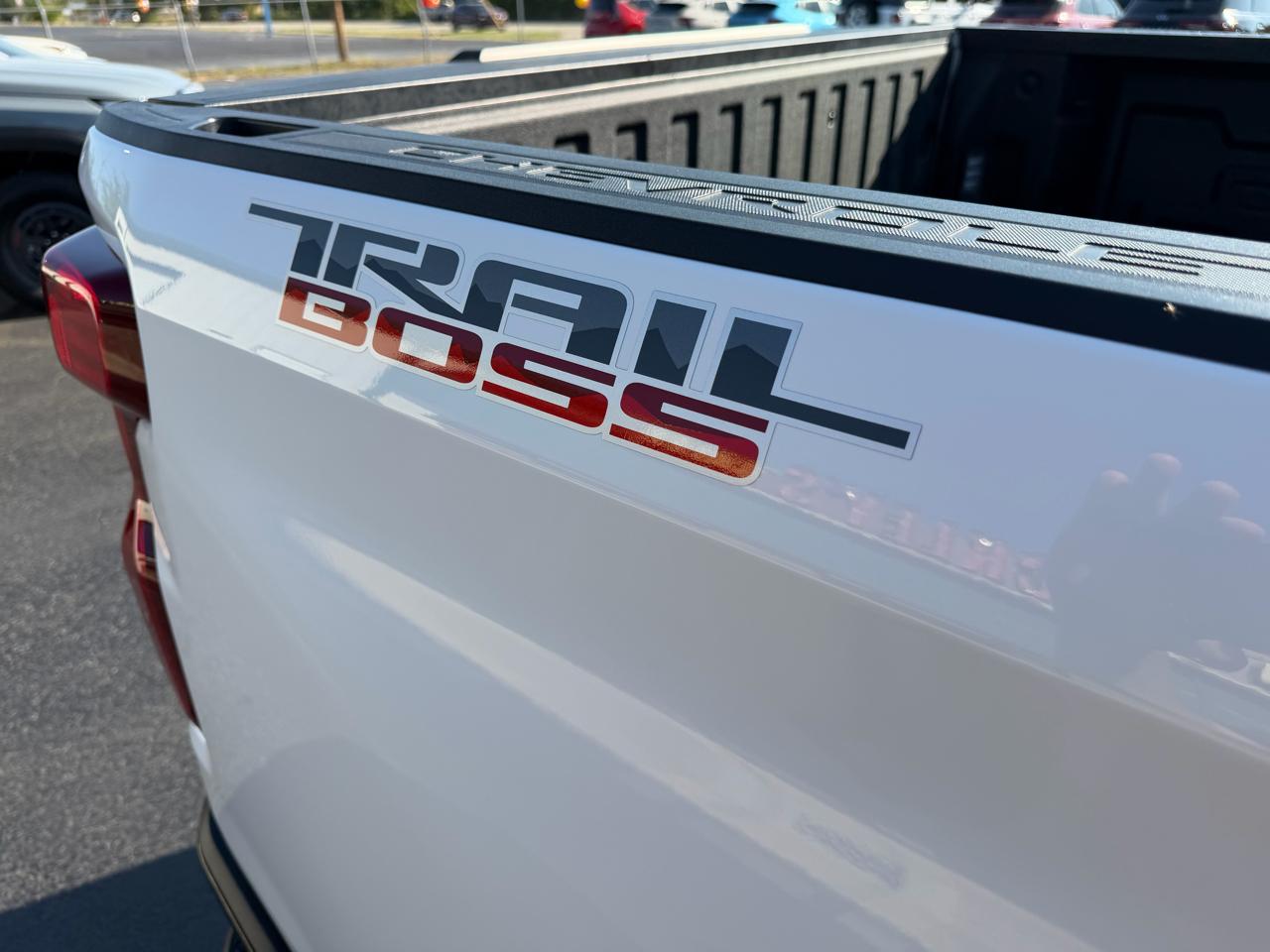 Chevrolet Silverado 1500 4WD Crew Cab 147" Custom Trail Boss 2025