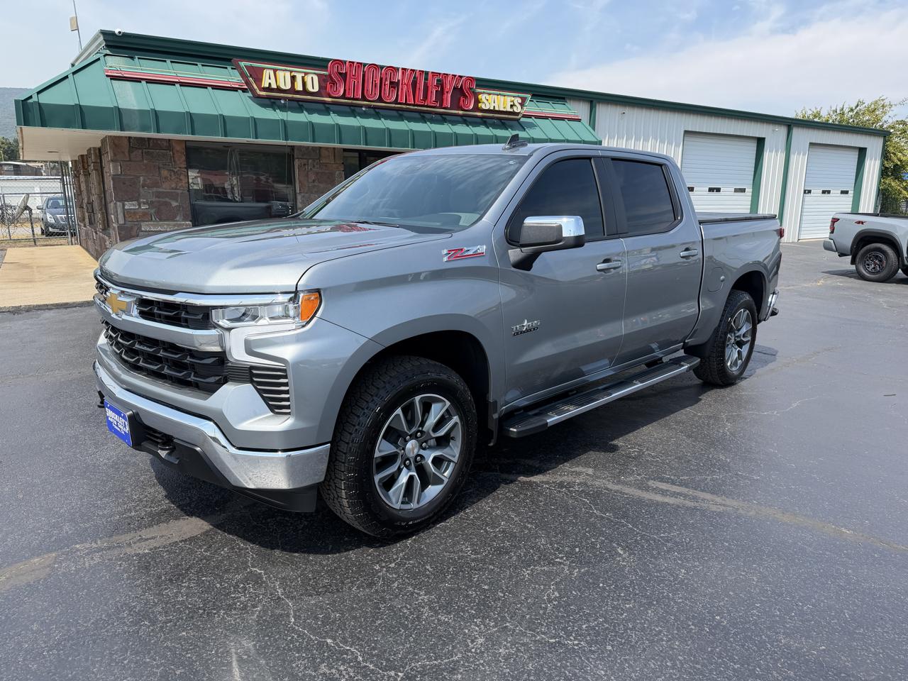 Chevrolet Silverado 1500 4WD Crew Cab 147" LT w/1LT 2026