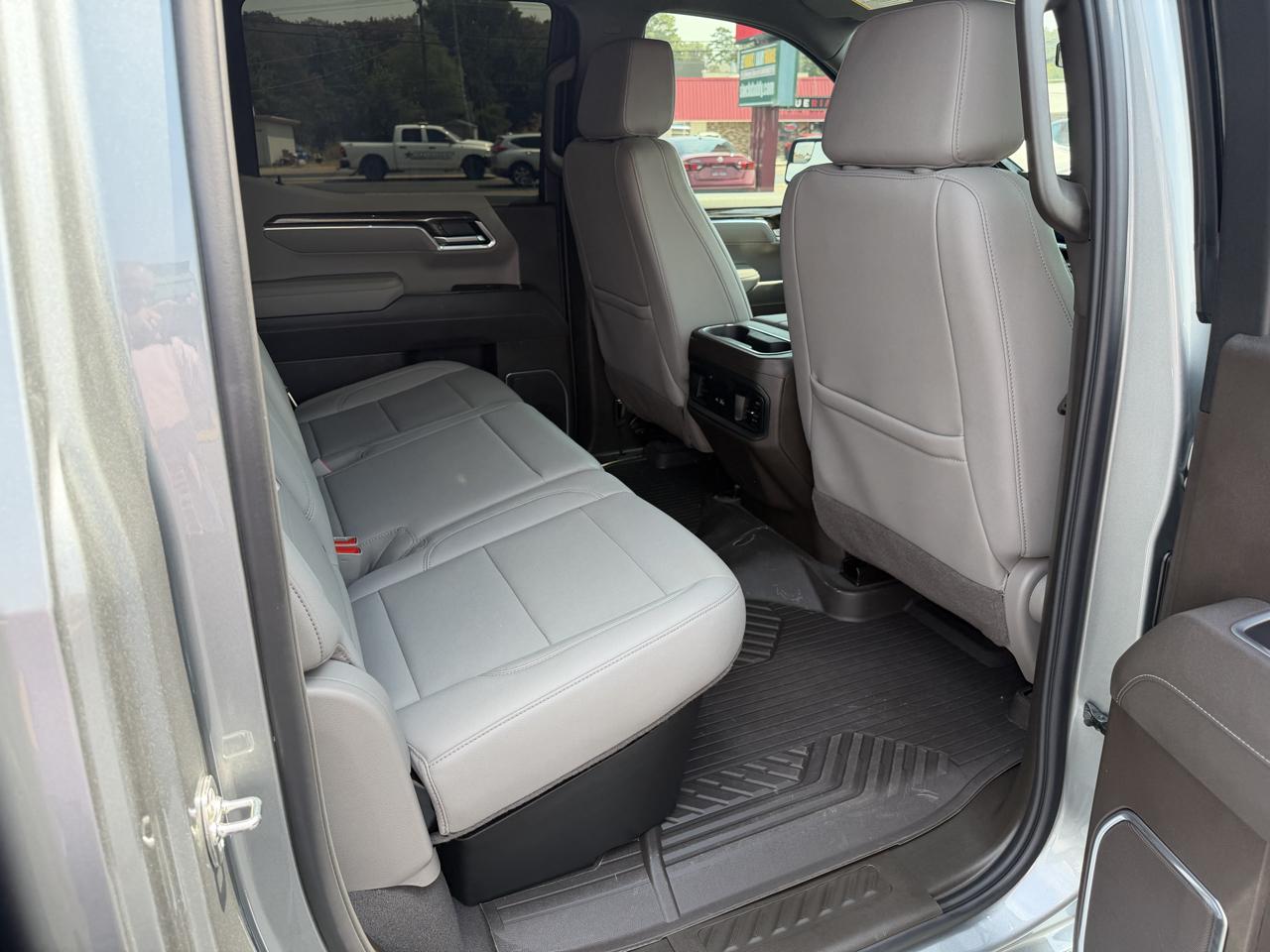 Chevrolet Silverado 1500 4WD Crew Cab 147" LT w/1LT 2026