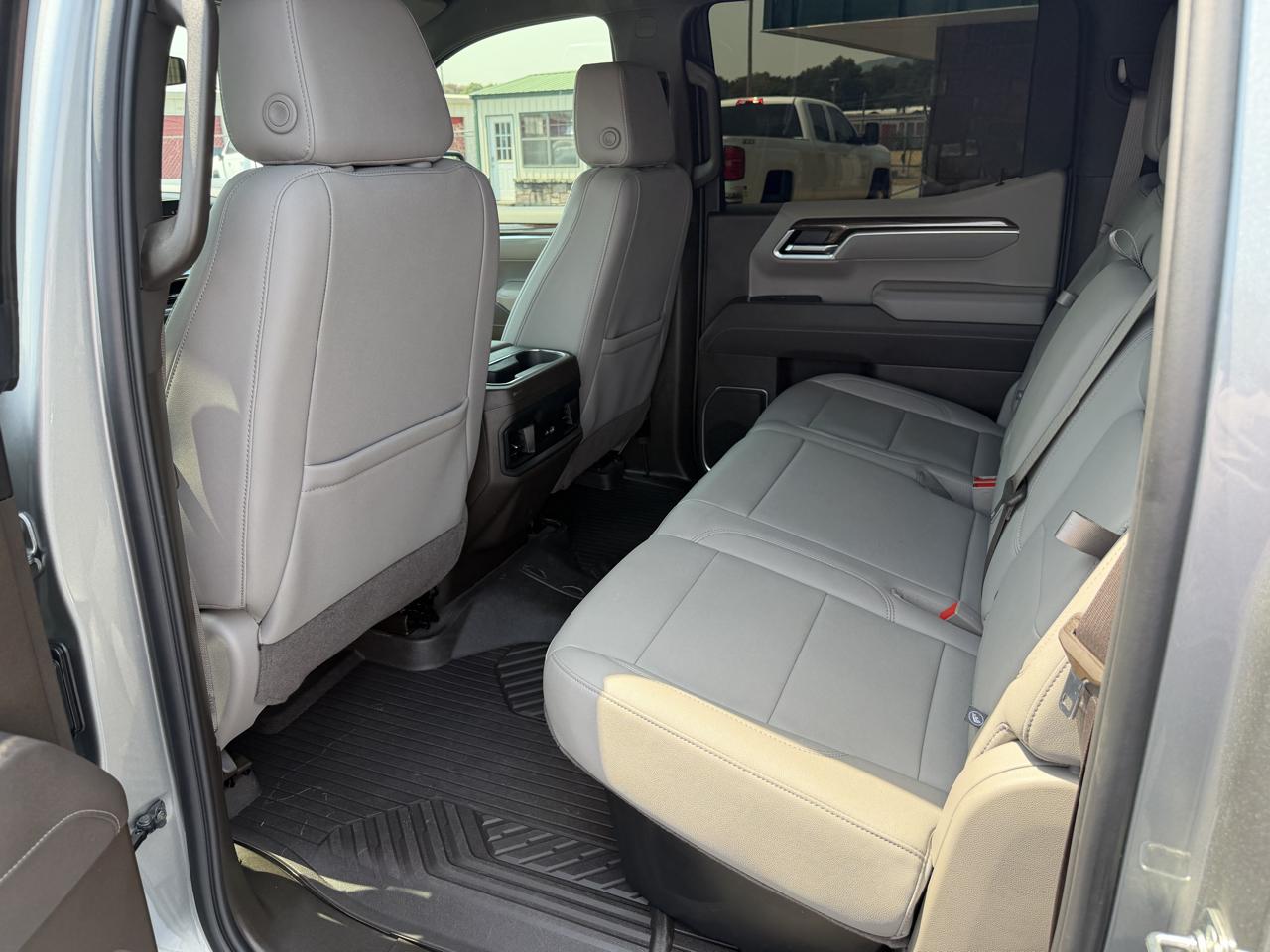 Chevrolet Silverado 1500 4WD Crew Cab 147" LT w/1LT 2026