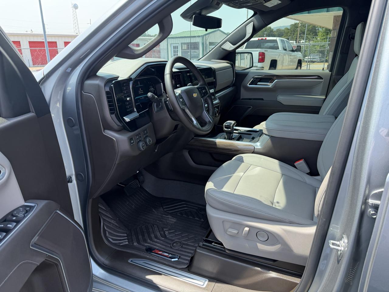 Chevrolet Silverado 1500 4WD Crew Cab 147" LT w/1LT 2026