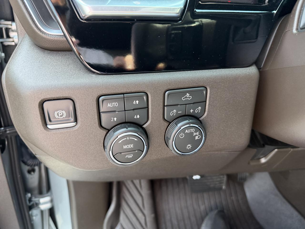 Chevrolet Silverado 1500 4WD Crew Cab 147" LT w/1LT 2026
