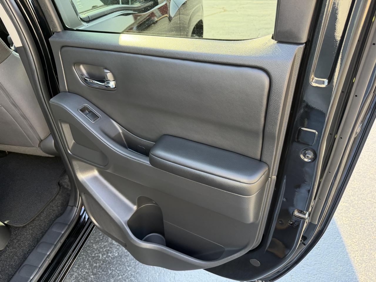 Nissan Frontier Crew Cab 4x4 SV 2026