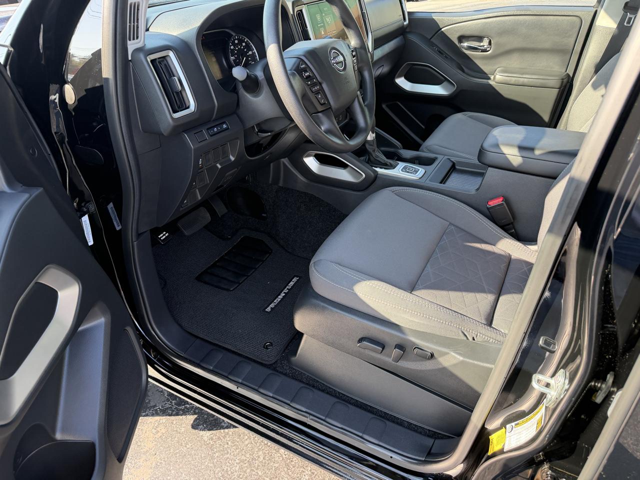 Nissan Frontier Crew Cab 4x4 SV 2026