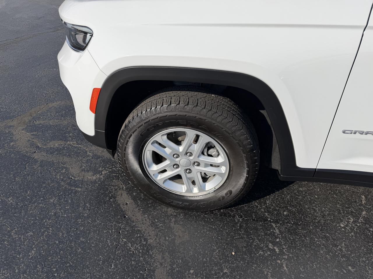Jeep Grand Cherokee Laredo 4x2 2025