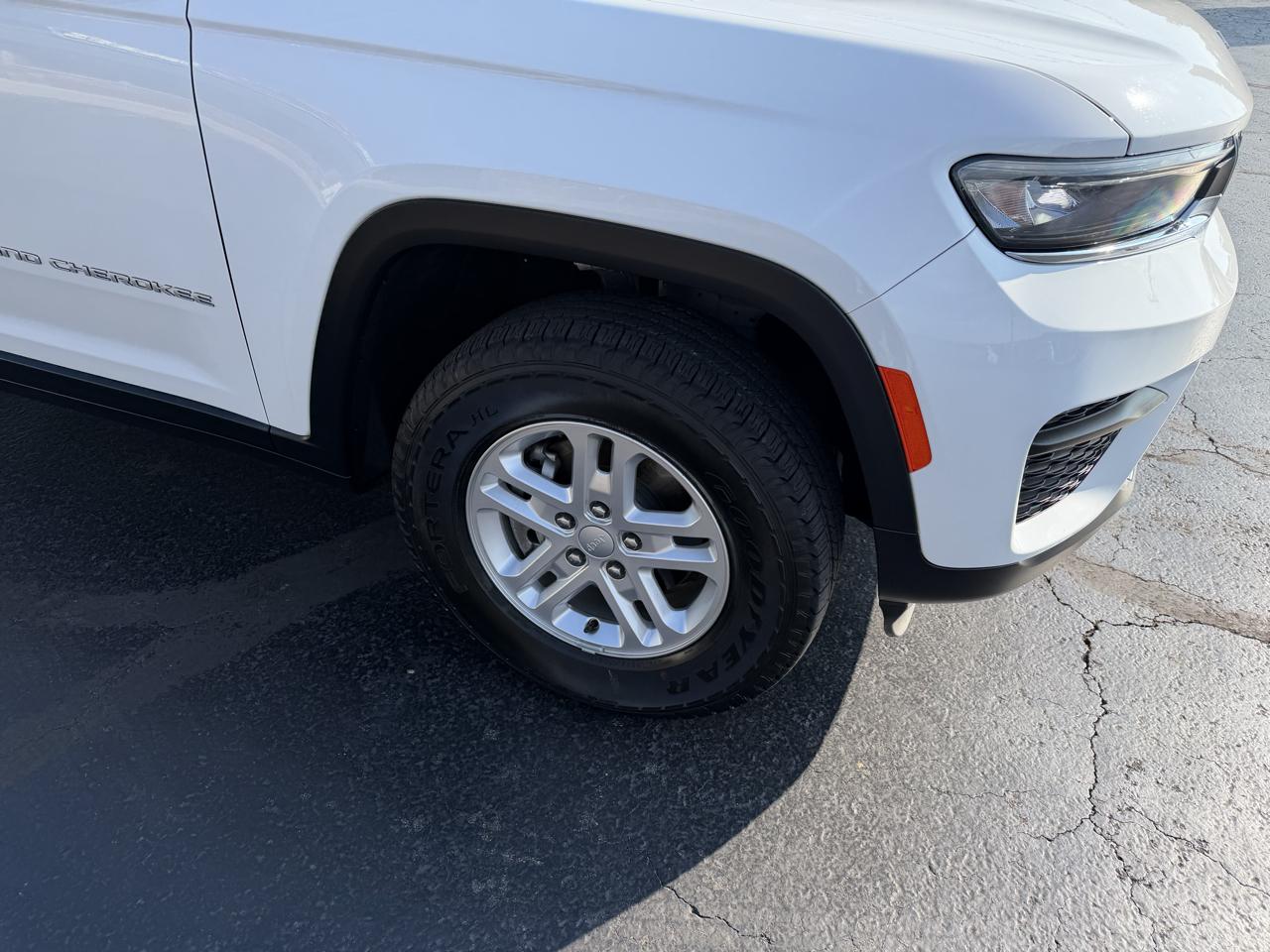 Jeep Grand Cherokee Laredo 4x2 2025