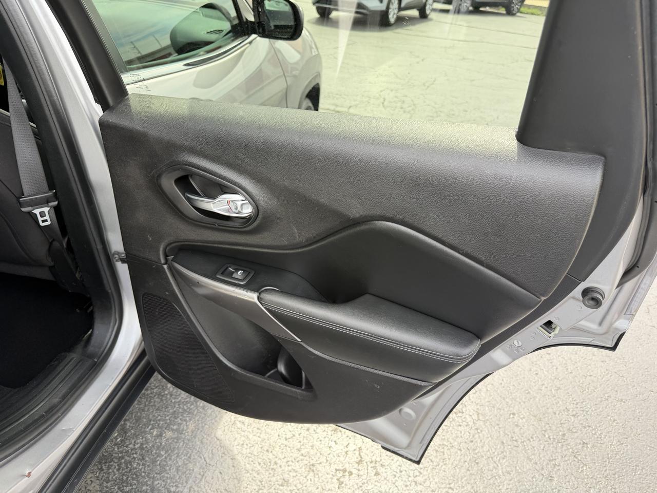 Jeep Cherokee Latitude FWD 2019