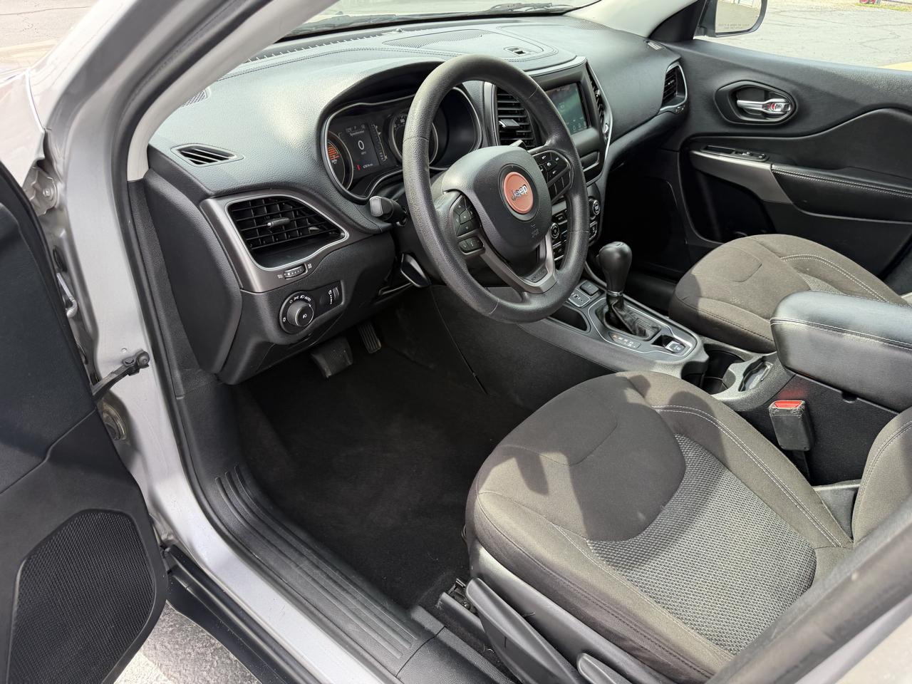 Jeep Cherokee Latitude FWD 2019