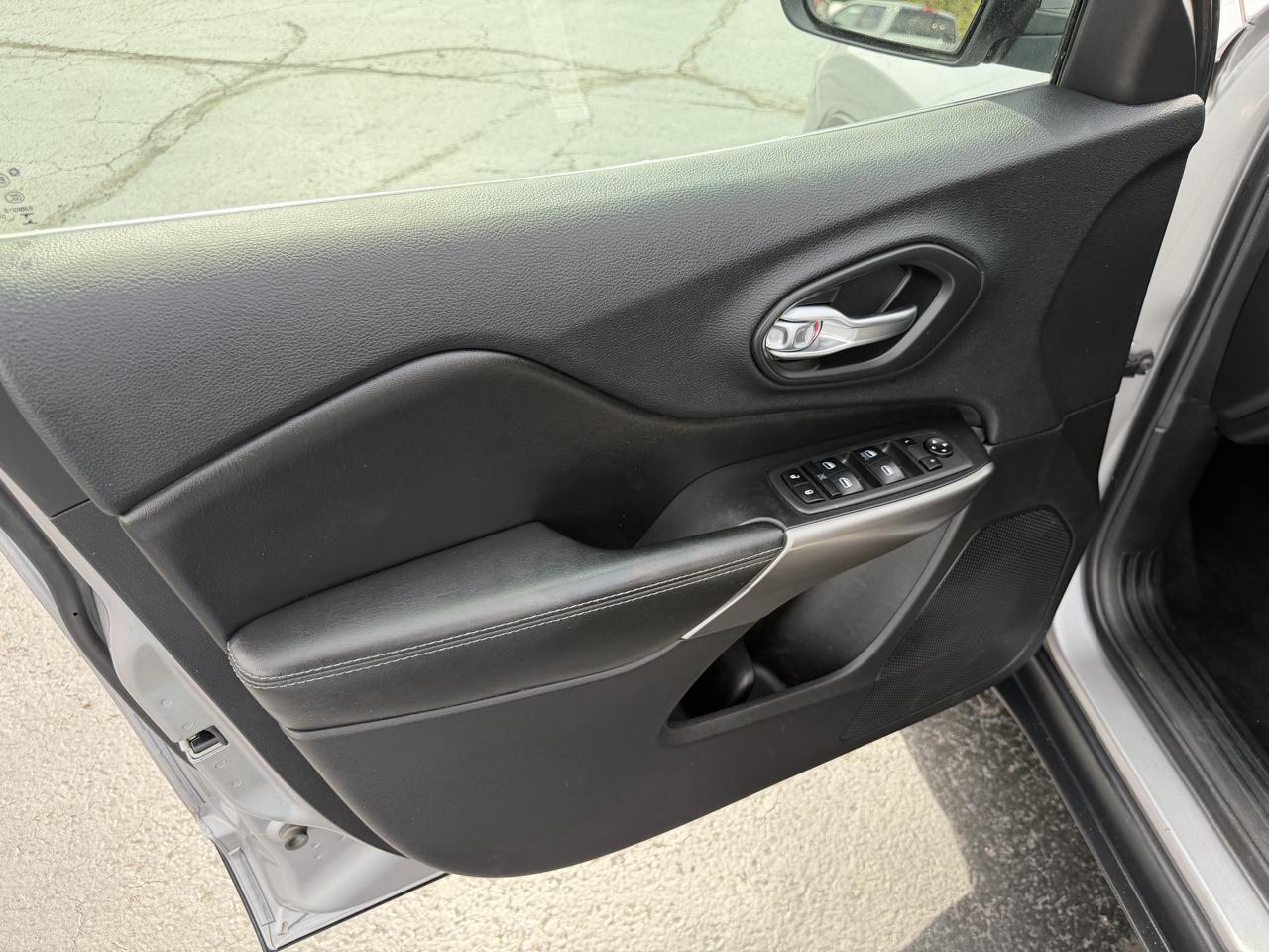 Jeep Cherokee Latitude FWD 2019