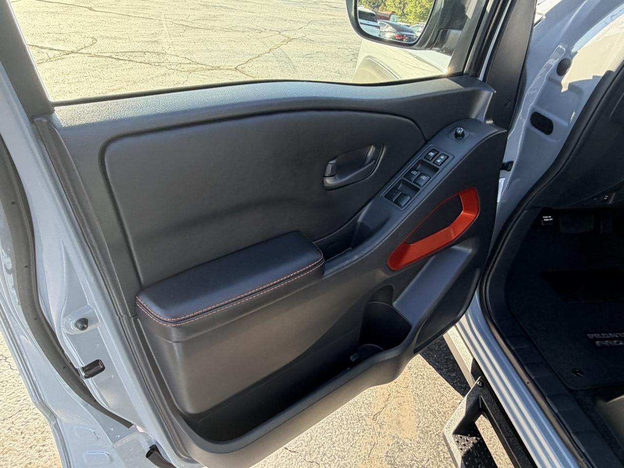 Nissan Frontier Crew Cab 4x4 PRO-4X 2026