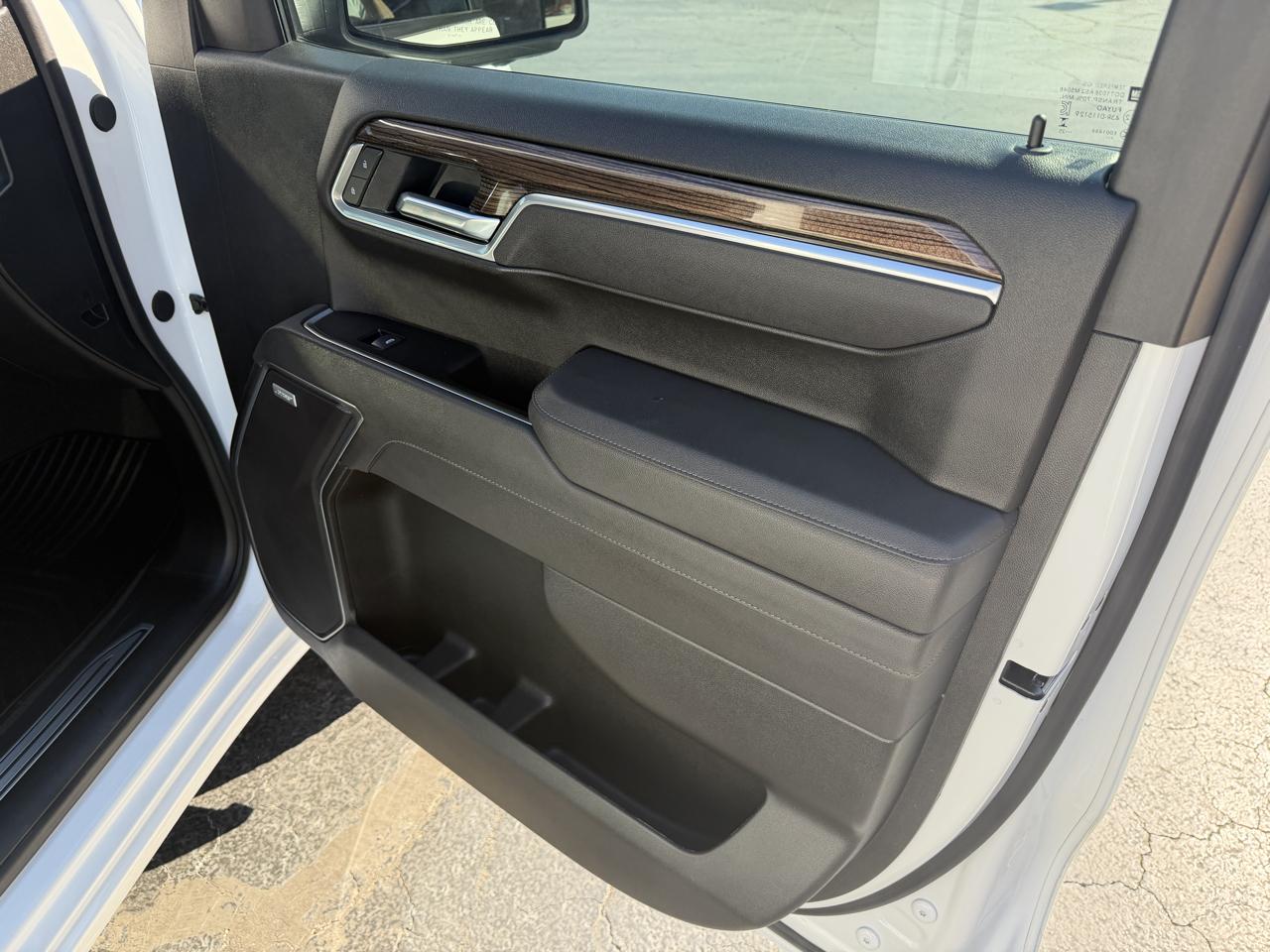 Chevrolet Silverado 1500 4WD Crew Cab 147" RST 2025