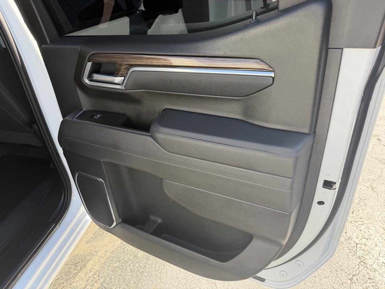 Chevrolet Silverado 1500 4WD Crew Cab 147" RST 2025