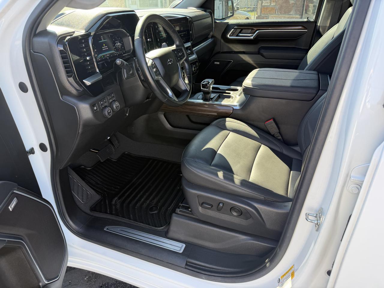 Chevrolet Silverado 1500 4WD Crew Cab 147" RST 2025