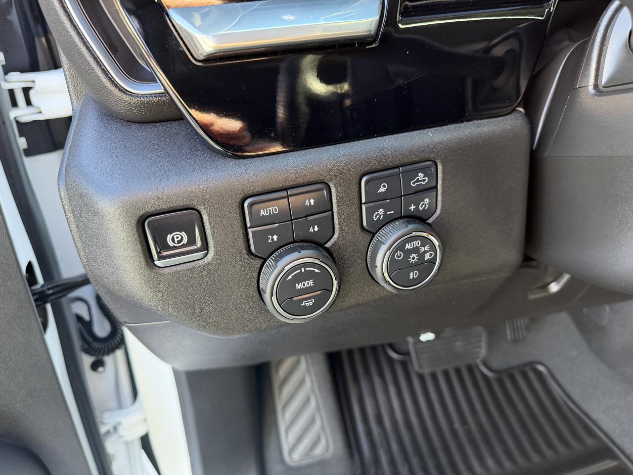Chevrolet Silverado 1500 4WD Crew Cab 147" RST 2025