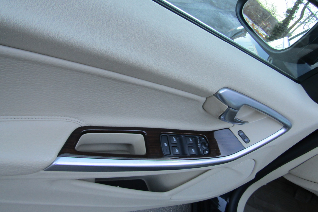 Volvo S60 AWD 4dr Sdn T6 2012