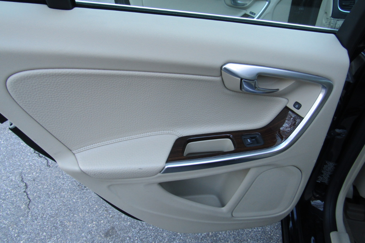 Volvo S60 AWD 4dr Sdn T6 2012